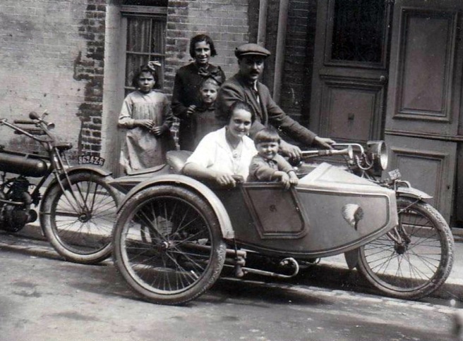 1920s FRENCH FAMILY COMBO