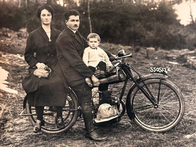 1920s TIDDLER FAMILY SOLO